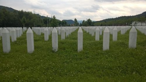 Victime ale genocidului de la Srebrenica, înhumate la 26 de ani de la masacru