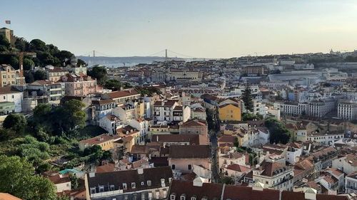 Lisabona se confruntă cu o cerere de referendum pentru a opri creșterea Airbnb. Militanții doresc să interzică închirierea pe termen scurt pentru turiști în proprietăți cu destinația de locuință