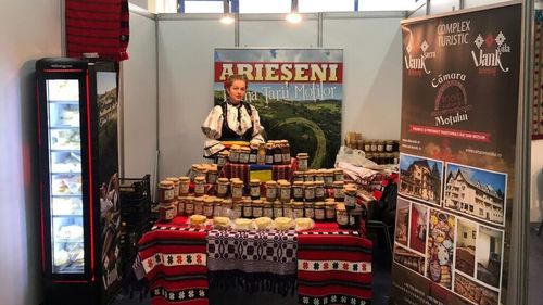 „Fermier cu valoare adăugată”: Sau adăugând valoare muncii fermierului. Cristina și-a promovat afacerea, care produce inclusiv „afrodiziac moțesc”, pe la toate emisiunile tv