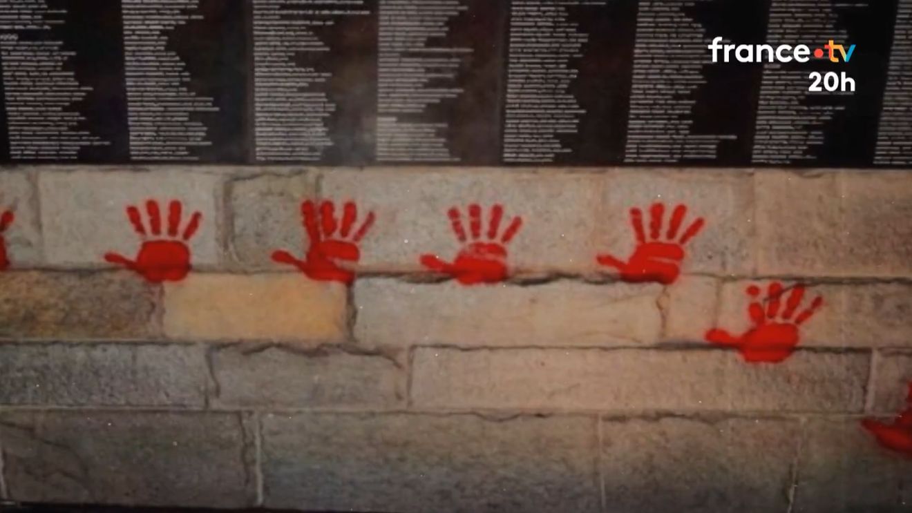 „Mâini roșii” la Memorialul Holocaustului din Paris: miercuri începe procesul acuzaților, pe fondul suspiciunilor de interferență rusă