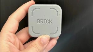 A apărut Brick, gadgetul pentru dependenții de rețele sociale. Cât costă și cum funcționează