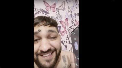 VIDEO Un individ care s-a filmat în timp ce a efectuat un apel fals la numărul de urgență 112, pretinzând că are simptome de coronavirus, a fost amendat cu o mie de lei