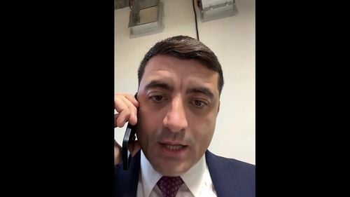 Simion, către fanii de pe TikTok care îl întreabă dacă e adevărat că nu intră în turul doi: ”Închideți televizoarele” / Simion acuză ”fraudă masivă” și l-a sunat pe Becali ca să mobilizeze live alegătorii / USR și PNL îl acuză de blat cu Ciolacu