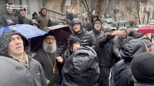 Un tribunal georgian a condamnat o activistă la cinci zile de detenție administrativă pentru că a defăimat o icoană cu dictatorul sovietic Iosif Stalin, născut în Georgia, într-o catedrală din Tbilisi