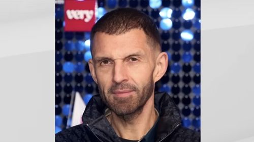 Procurorii britanici l-au pus sub acuzare pe un fost DJ de la BBC Radio 1 pentru viol şi atentat la pudoare