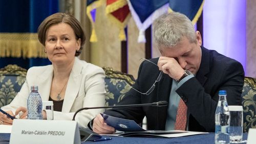 Cătălin Drulă și Stelian Ion cer demiterea ministrului Predoiu după ce acesta a spus înaintea sentinței că soțul Giorgianei Hosu a fost achitat: Ori Predoiu a dat indicații prețioase magistraților, ori cineva l-a asigurat că soluția va fi una de achitare