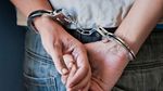 Comisar-șef de Poliție, rănit după ce un bărbat ar fi intrat cu mașina în autospeciala de Poliție ca să-l împiedice să constate o infracțiune la regimul silvic / Două persoane arestate preventiv pentru ultraj, în forma tentativei de omor calificat comisă asupra unui polițist