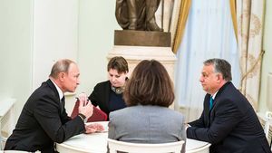 O controversată "bancă de spionaj rusească" intră în Europa / Se presupune că personalului băncii susţinute de Moscova i se garantează imunitate diplomatică deplină de către gazdele lor ungare