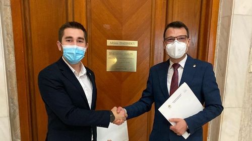 USR PLUS a depus un proiect în Parlament prin care jandarmii vor putea opri în trafic şi controla autovehicule care transportă material lemnos: ”Infracționalitatea a ajuns la cote alarmante”