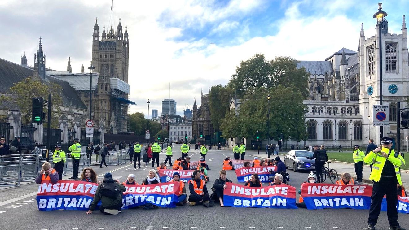 Nouă militanți ecologiști au fost condamnați la închisoare pentru că au blocat traficul în Londra: „Nu putem fi opriţi, o altă lume este posibilă” / Judecător: „Inculpaţii par să vrea să fie martiri ai cauzei lor”