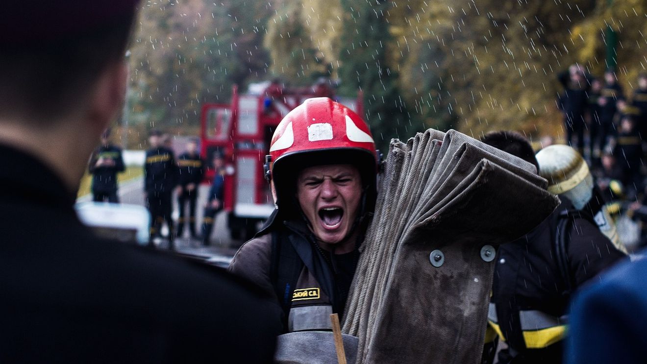 UPDATE Pompierii americani, întâmpinați cu focuri de armă la intervenția asupra unui incendiu / Două persoane au murit / Presupusul criminal ar fi fost găsit mort