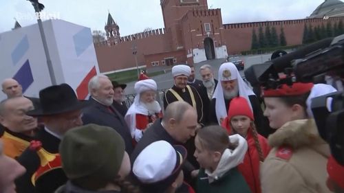 Putin, luat la întrebări în Piaţa Roşie de o fată de 11 ani, pe tema tratamentului aplicat unchiului ei rănit în Războiul din Ucraina