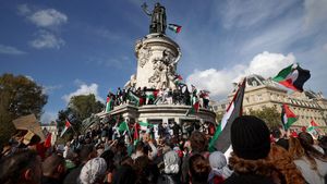 VIDEO Proteste pro-palestinieni în Paris cu mii de oameni/ La Londra, oamenii din Trafalgar Square au cerut eliberarea ostaticilor luați de teroriștii Hamas