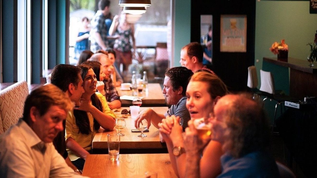 EXCLUSIV Prefectul Capitalei: Restaurantele și sălile de spectacol s-ar putea deschide luni cu 30% din capacitate / Rata de infectare a scăzut în București sub 3%, așteptăm 48 de ore să vedem dacă se menține trendul