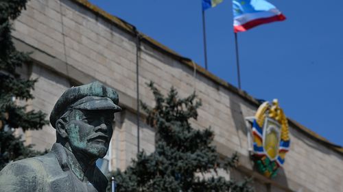 Zeci de percheziţii au avut loc în Republica Moldova într-un dosar de finanţare electorală ilegală. Viceprimarul din Comrat, capitala Găgăuziei, a fost reţinut împreună cu alte trei persoane suspectate de coruperea alegătorilor