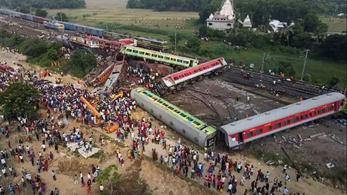 UPDATE Catastrofă feroviară în India: Cel puțin 280 de morți și 900 de răniți, în timp ce mulți călători ar fi încă prinși sub grămezi de fier, au transmis oficialii indieni
