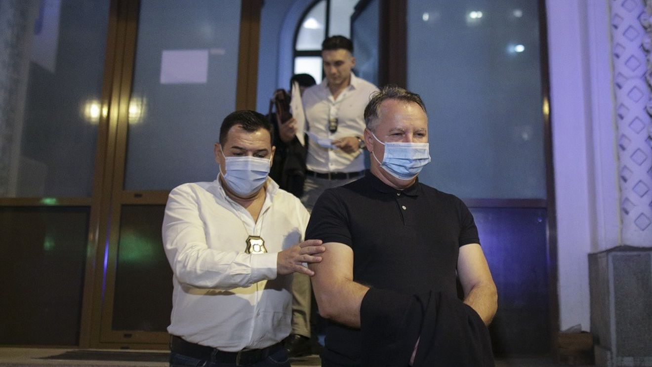 Laurenţiu Barangă, fostul șef al Oficiului pentru combaterea Spălării Banilor, a fost trimis în judecată în dosarul falsificării diplomelor de studiu. Parchet: Inculpatul a recunoscut săvârșirea infracțiunilor reținute în sarcina sa, cu unele omisiuni și nuanțări