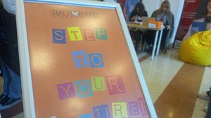 VIDEO Ce așteaptă studenții de la viitorii angajatori: mentorat, flexibilitate, un mediu cu oportunități/ Ce spun managerii de resurse umane și ce răspunde ChatGPT