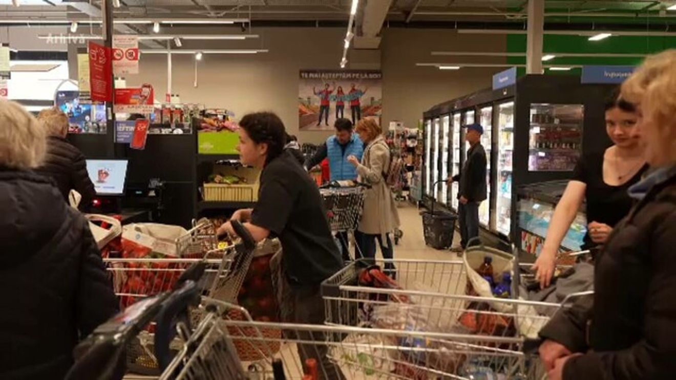 Programul magazinelor de Anul Nou 2026 / Majoritatea supermarketurilor sunt închise pe 1 ianuarie / Când se redeschid 