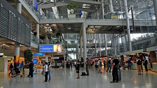 Aeroporturile europene se aşteaptă la o revenire completă a volumelor de pasageri abia în 2025