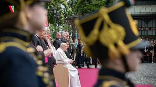 Papa Francisc: ”Îmi continui cu încredere spitalizarea” / ”Mâine vom marca trei ani de la declanşarea războiului pe scară mare împotriva Ucrainei: o comemorare dureroasă şi ruşinoasă pentru întreaga umanitate”