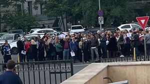Medicii protestează în fața Guvernului față de afectarea imaginii breslei în urma scandalurilor în care o parte a membrilor săi au fost implicați