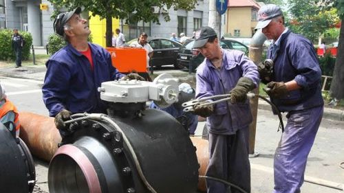 Termoenergetica scoate la concurs în fiecare lună 100 de posturi de muncitori necalificați pentru a putea face faţă avariilor din iarnă