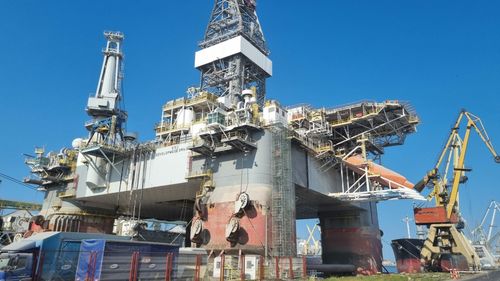 OPEC+ prelungeşte reducerile mari ale producţiei de petrol până în 2025