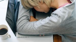 Vinovăția tăcută a muncii pe cont propriu: "Da, ești propriul tău șef, dar poți fi unul destul de teribil"/ Cum ajung lucrătorii independenți să nu se mai poată bucura de timpul liber