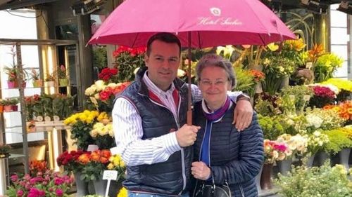 50 de lei cadou pentru pensionarii din Baia Mare. În plină campanie electorală, primarul Cătălin Cherecheș le dă bătrânilor tichete-cadou