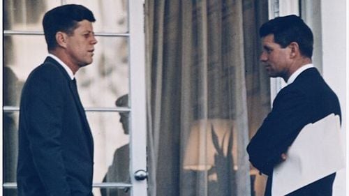 FBI descoperă mii de dosare secrete privind asasinarea lui John F Kennedy / Şefa grupului de lucru spune că ea crede că au existat doi trăgători