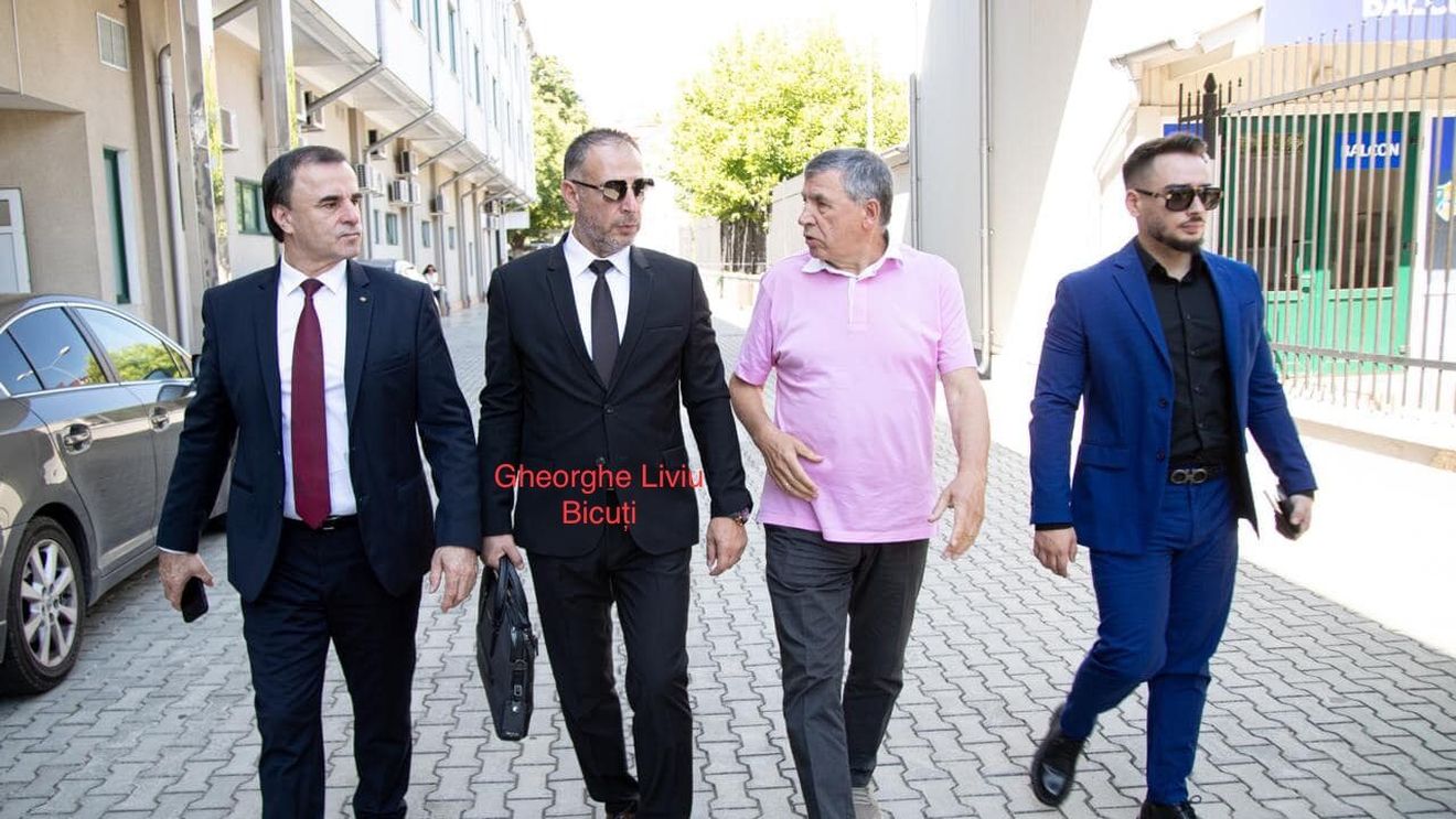 EXCLUSIV / SURSE: Una dintre firmele percheziționate de Parchetul European pentru presupusa fraudare a unui proiect al Consiliului Județean Ilfov din PNRR îi aparține lui Liviu Bicuți. El e cercetat penal deja pentru trucarea fotografiilor cu Nicușor Dan, Florian Coldea și Victor Ponta