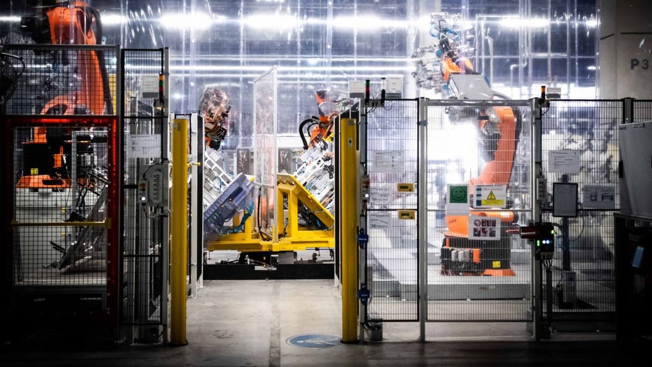 Premieră: Consiliul Concurenței investighează Renault și mai multe companii pentru o presupusă înțelegere pe piața forței de muncă. Firmele sunt acuzate că au semnat un ”pact de neagresiune”