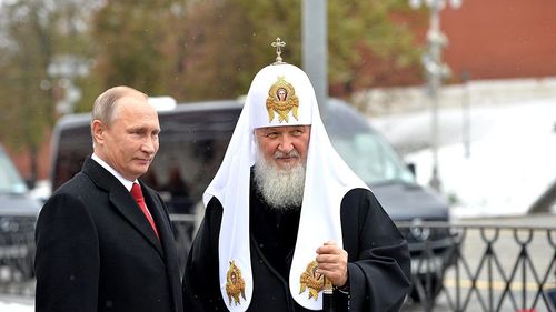 Patriarhul ortodox al Rusiei, marcând Crăciunul, afirmă că Occidentul încearcă să sufoce Rusia. Patriarhul este un susținător al invadării Ucrainei de către Rusia