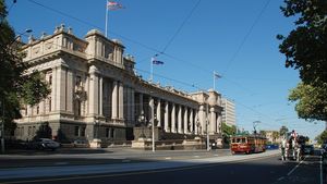 Victoria va deveni primul stat australian care interzice svastica nazistă. Afișarea intenționată a simbolului nazist în public va constitui o infracțiune, fiind pasibilă de o pedeapsă maximă de 12 luni de închisoare