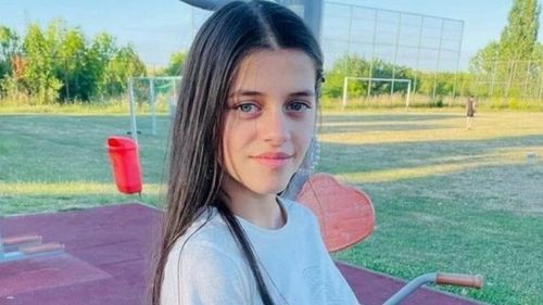 FOTO Adolescentă de 15 ani, dispărută de acasă/ Poliţiştii roagă persoanele care au informaţii despre caz să sune la 112