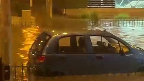 FOTO Aproape 400 de intervenții ISU în Capitală și localități din Ilfov, pe cod portocaliu și roșu de inundații / A fost RO-Alert și pe litoral