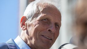 Stolojan, despre măsurile fiscale: ”Noi la cheltuieli am adoptat întotdeauna cele mai simple şi mai proaste metode” / ”Nu mai facem nicio analiză. Cine are nevoie de bani, cine nu are nevoie, cine e supra-încărcat cu personal...”