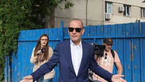 EXCLUSIV AUDIO Noi înregistrări cu generalul SRI Dumitru Dumbravă: ”O să apară soarele și pe aleea dvs. Și o să ajungeți în Emirate să vă rezolvați problemele financiare” / SURSE Dumbravă a reclamat-o pe procuroarea Iorga Moraru la Inspecția Judiciară pentru că nu ar ține cont de înregistrarea pe care o consideră favorabilă apărării
