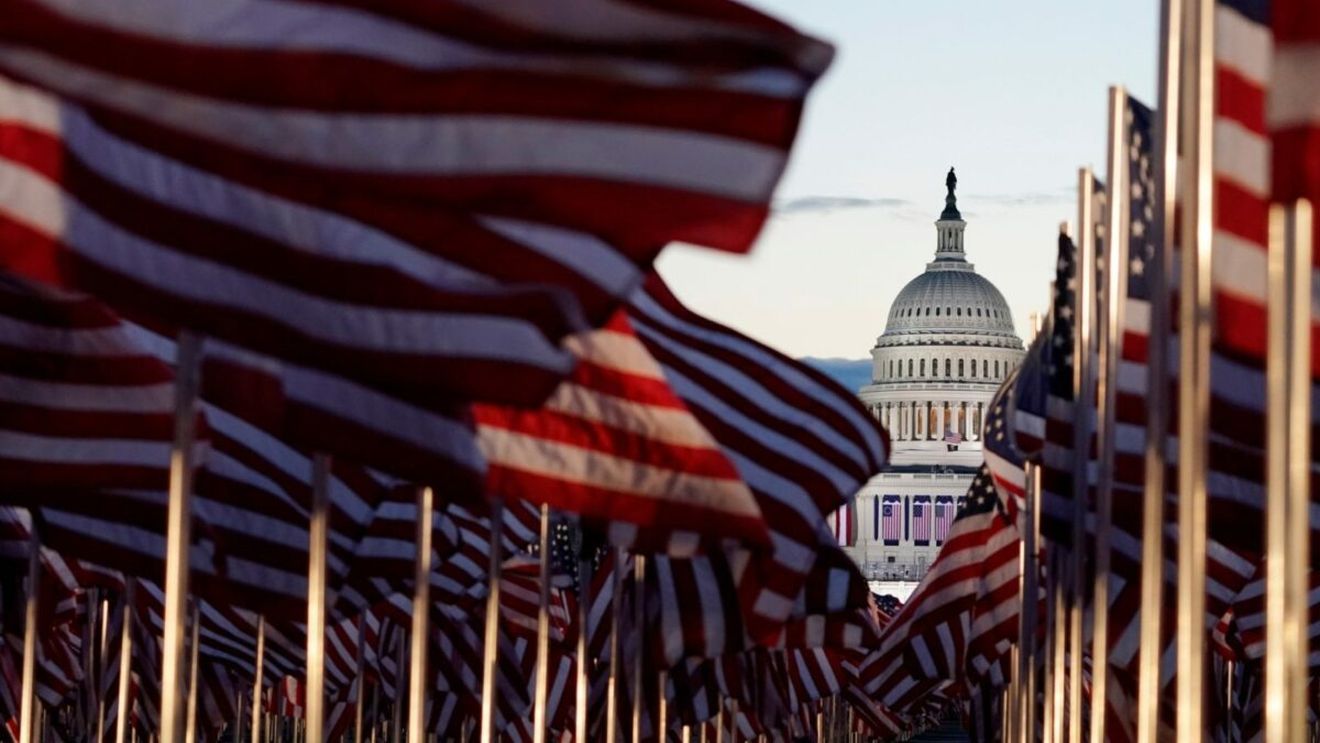 Sondaj Reuters/Ipsos: Kamala Harris se menţine cu un avans marginal faţă de Trump, de 45% la 42%