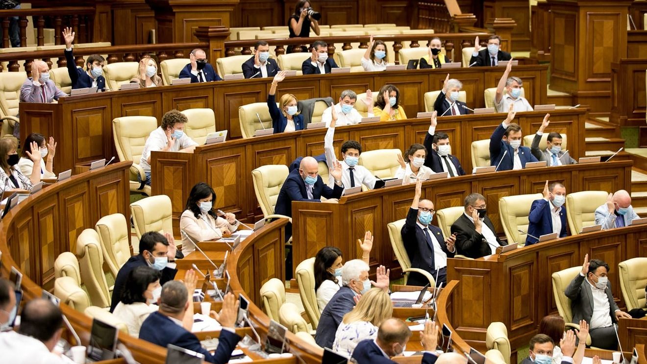 Parlamentul Republicii Moldova a aprobat introducerea stării de urgenţă pentru 60 de zile