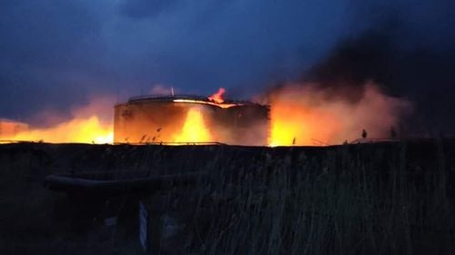 Un incendiu de proporții a izbucnit în Ucraina după ce o conductă de petrol s-a spart