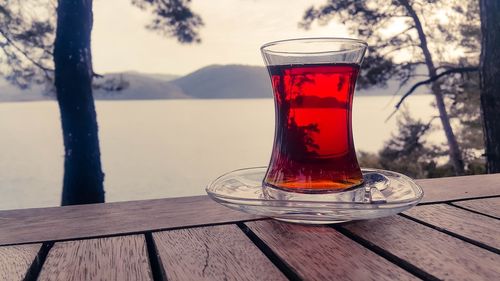 Băuturi de toamnă: rooibos sau ceaiul roșu, apreciat pentru aroma asemănătoare tutunului, nu are nicio legătură cu arborele de ceai și nu conține cofeină 
