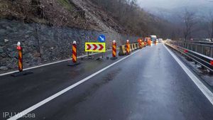 Traficul de pe Valea Oltului a fost închis temporar pe o bandă de circulație