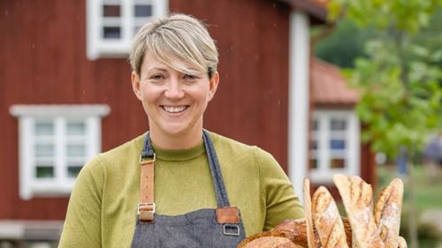 FOTO | Cetera și omul bun – poveștile micilor producători din Maramureș (Ep. 5) | Casa suedeză din Băiţa şi pâinea cu maia a brutăresei Dora