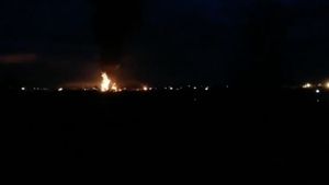 Două instalații petroliere din Rusia, în flăcări după atacuri cu drone