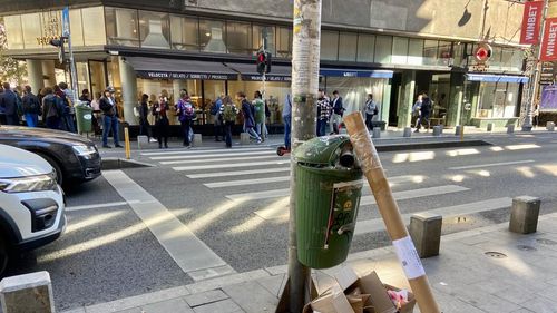 Primăria Sectorului 1 neagă acuzațiile companiei Romprest, care a amenințat că oprește curățenia stradală din cauza datoriilor neîncasate: Suntem la zi cu plata facturilor curente. Operatorul trebuie să respecte prevederile contractului în vigoare