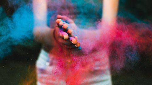 ”Happiness of Colours”, la Focșani: petrecere cu pulbere colorată în centrul oraşului, de Zilele municipiului / Participanții sunt invitați să vină îmbrăcați cu haine albe