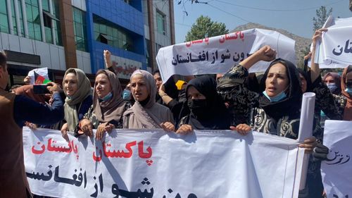 Femeile protestează pentru a treia zi consecutiv în Afganistan, în ciuda intimidărilor din partea talibanilor: „Un guvern fără femei va cădea”. „Muncă, educaţie şi libertate”