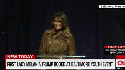 VIDEO Melania Trump, huiduită la Baltimore, un oraş pe care soțul său l-a insultat, caracterizându-l ”dezgustător şi infestat de şobolani”